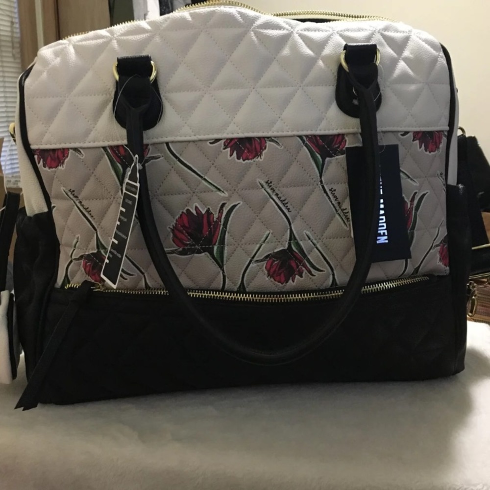 ~~SOLD~~NEW Steve Madden Baby Bag